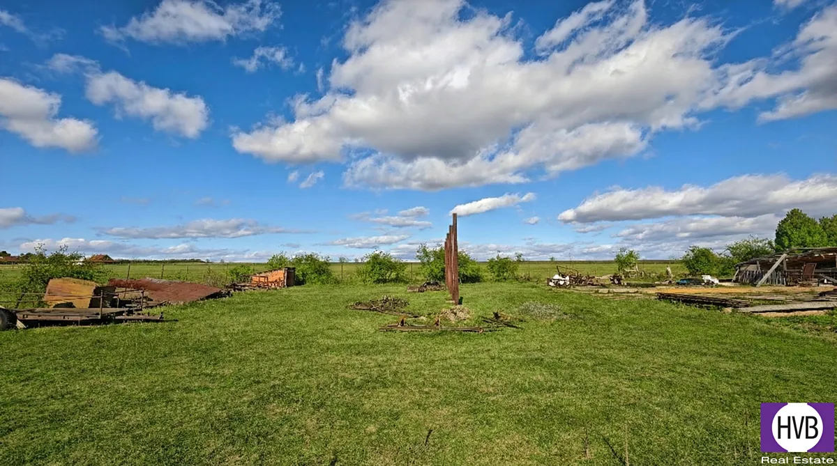 Prodej komerčního pozemku 6493 m²
